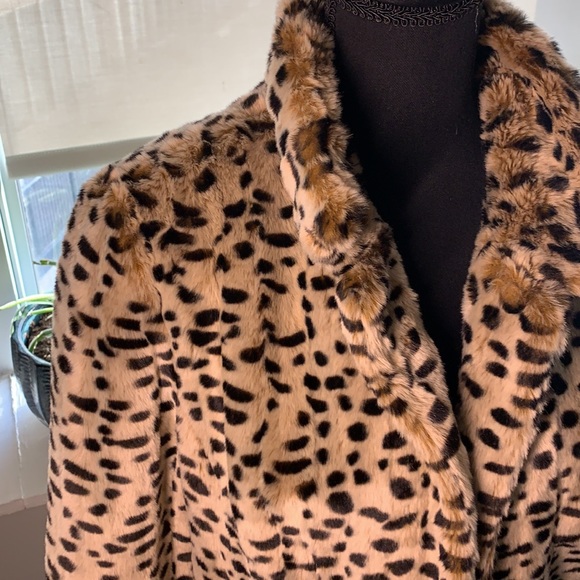 Faux fur leopard jacket - Picture 2 of 8